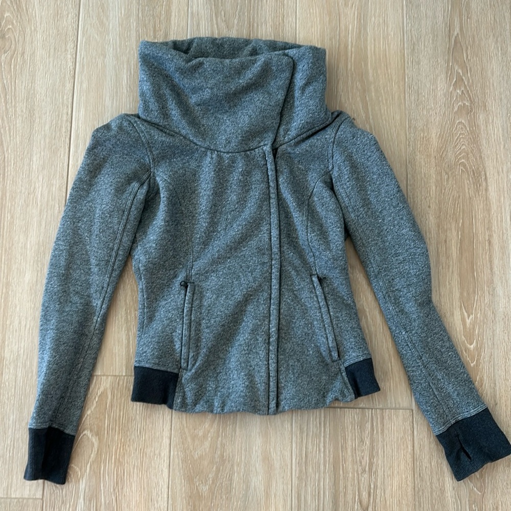 Women’s Lululemon high neck jacket Sz 4